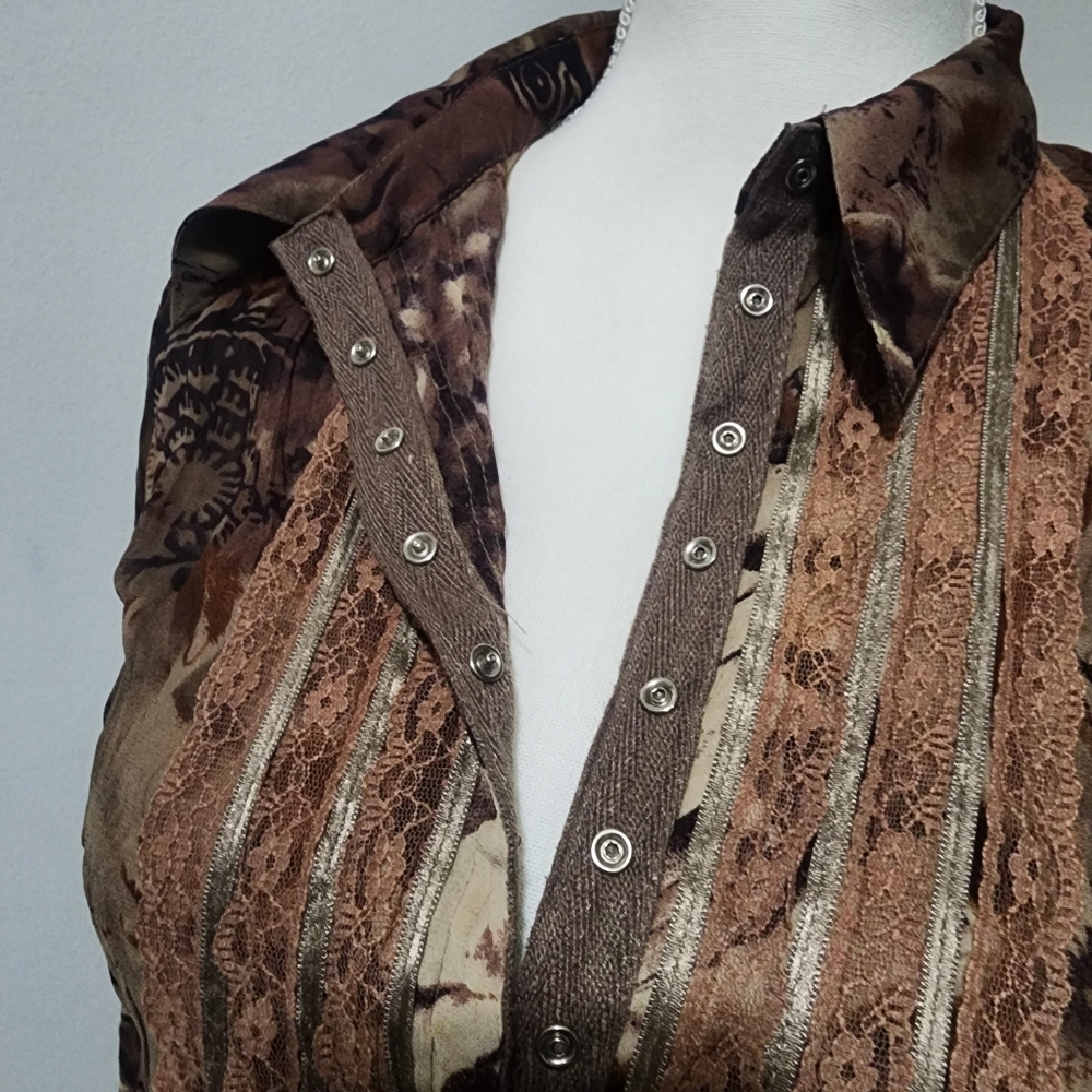 Le Caviar Abstract Patterned Blouse With Lace Trim - Picture 5 of 8